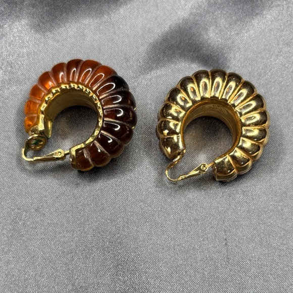 Kenneth Jay Lane Gold Textured Earrings - Picture 1 of 5